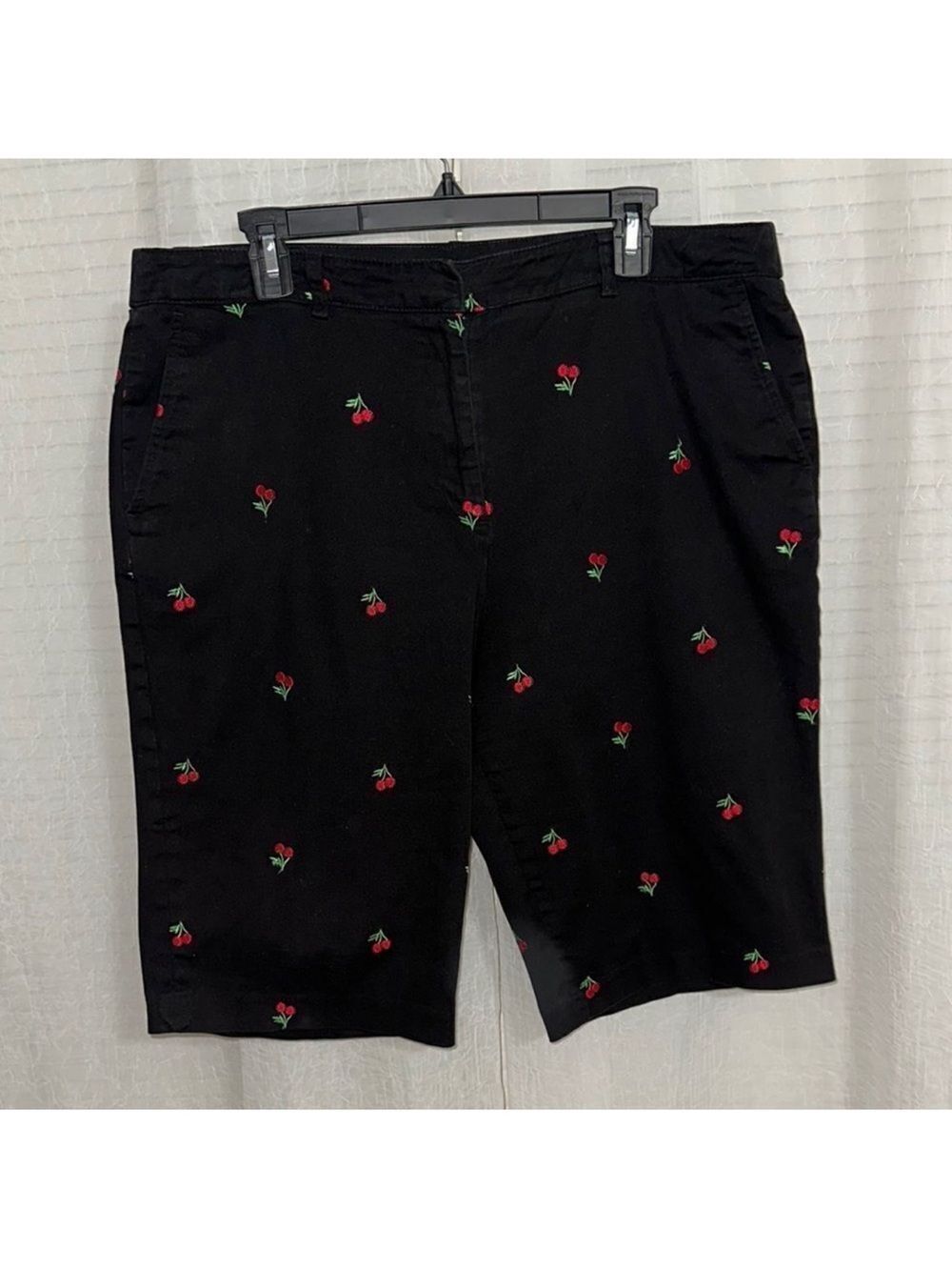 BRIGGS NY 16 Black Red Green Embroidered Cherry Print Cotton Bermuda Shorts